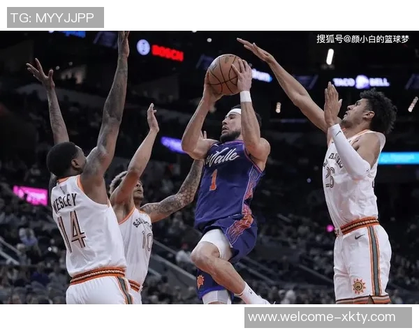 布克半场表现平平仅得8分2板5助球队状态堪忧需加强进攻效率