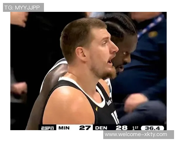 华子故作淡定扒拉约基奇裁判未吹哨引发热议